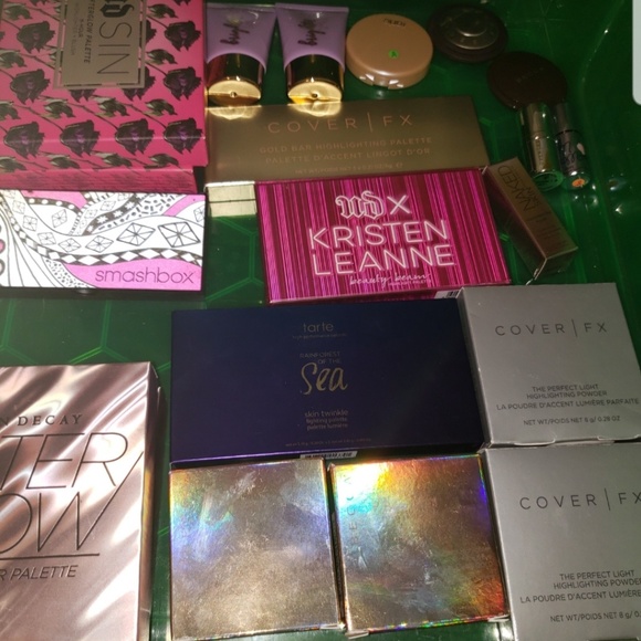 New High End Makeup & Skincare Mystery Box - Picture 5 of 5